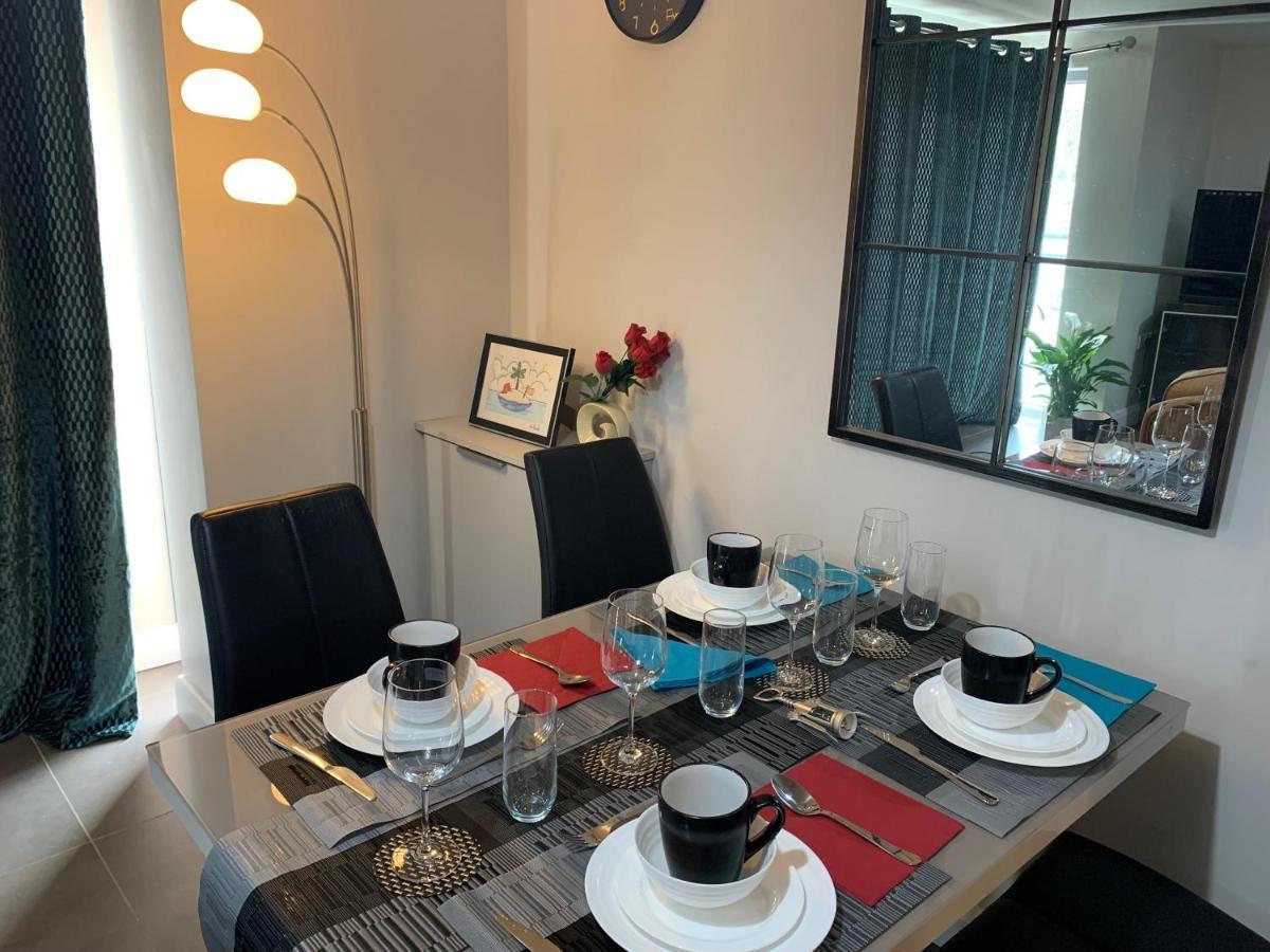 Aqua Dreams - Serviced Luxury Modern Belfast City Centre 2 Bed Apartment Exterior photo