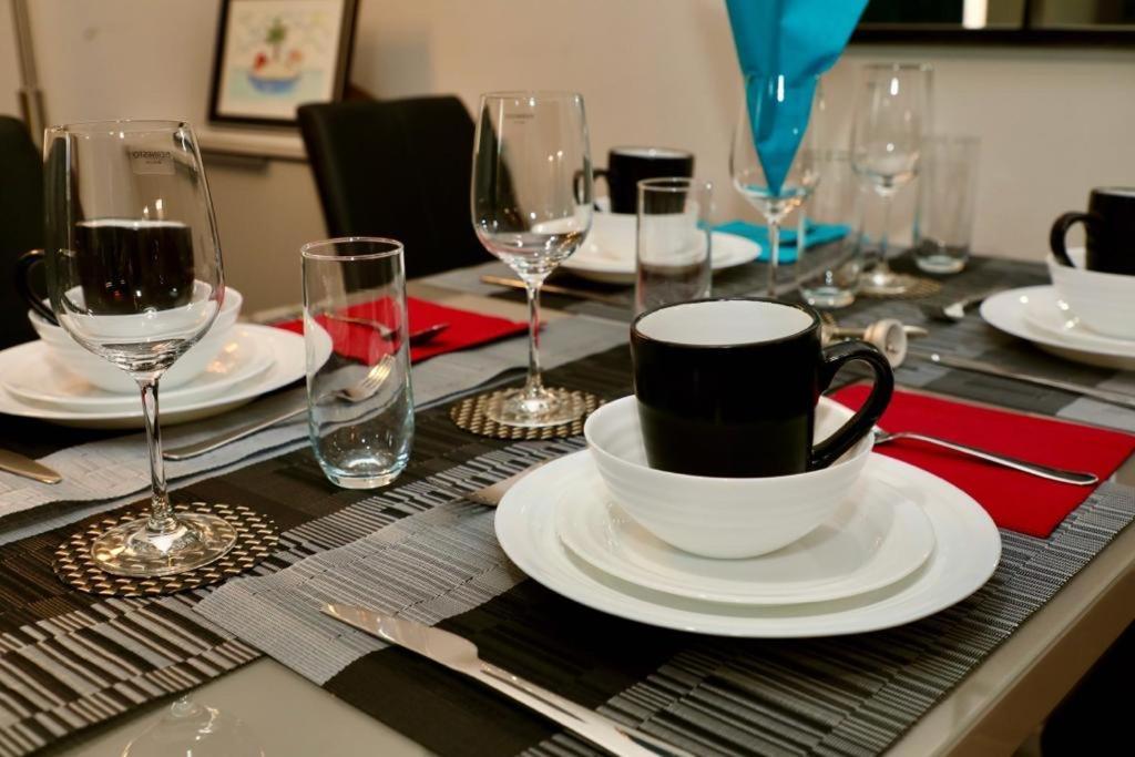 Aqua Dreams - Serviced Luxury Modern Belfast City Centre 2 Bed Apartment Exterior photo