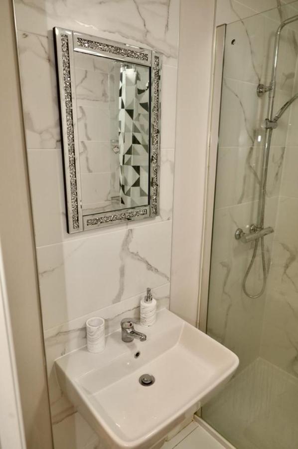 Aqua Dreams - Serviced Luxury Modern Belfast City Centre 2 Bed Apartment Exterior photo